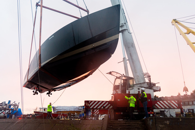 Поднимаем яхты, лодки, суда на берег